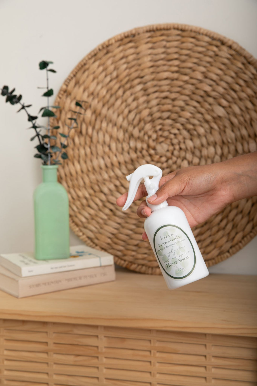 eucalyptus indian spice home & linen spray - herba botanicals